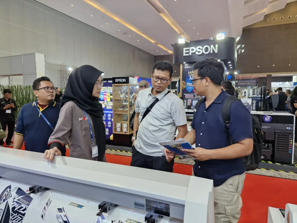 mesin plotter pada event global printing and packaging expo 2025